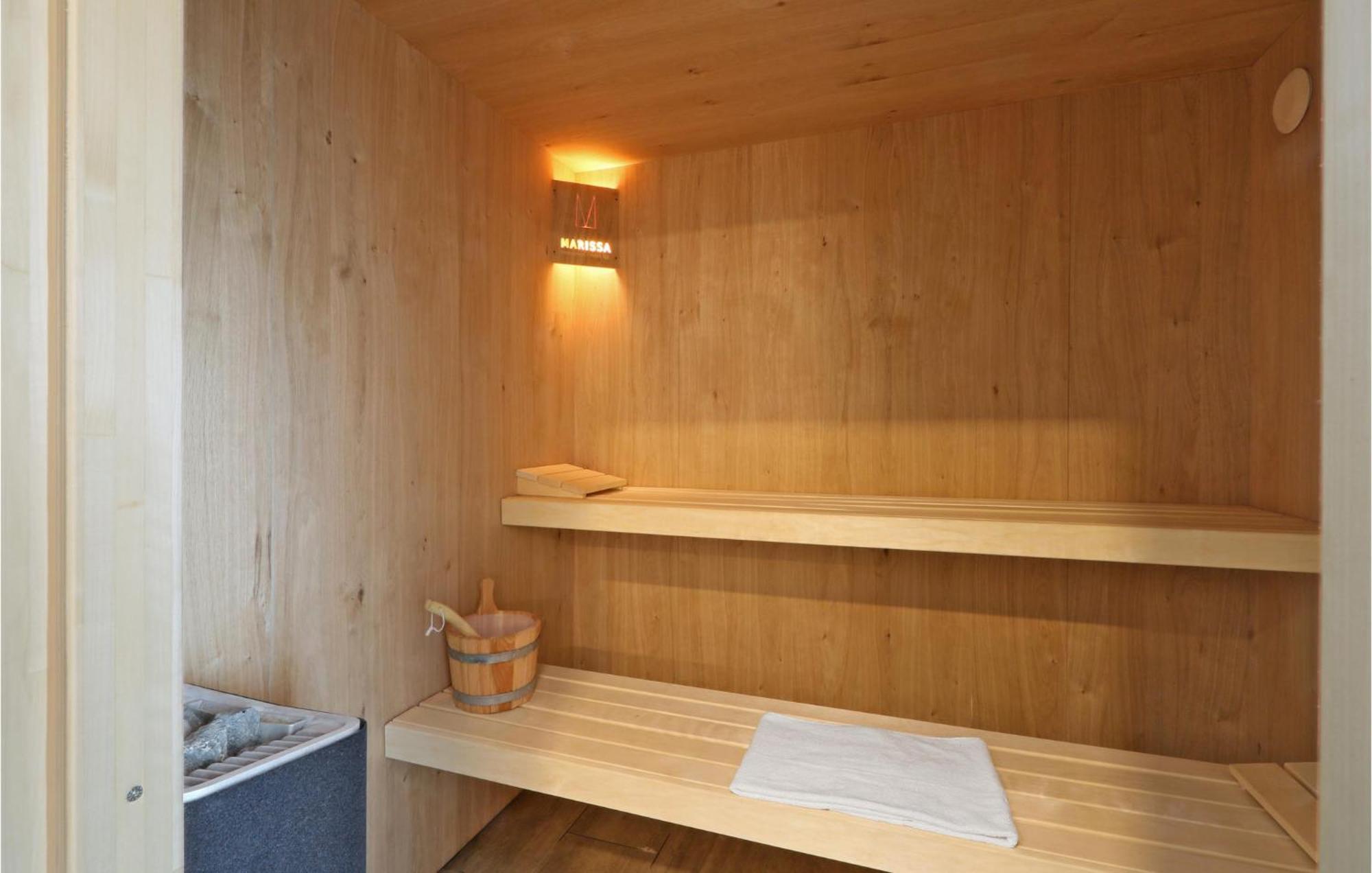 Nice Home In Lembruch-Duemmer See With Sauna Exterior photo